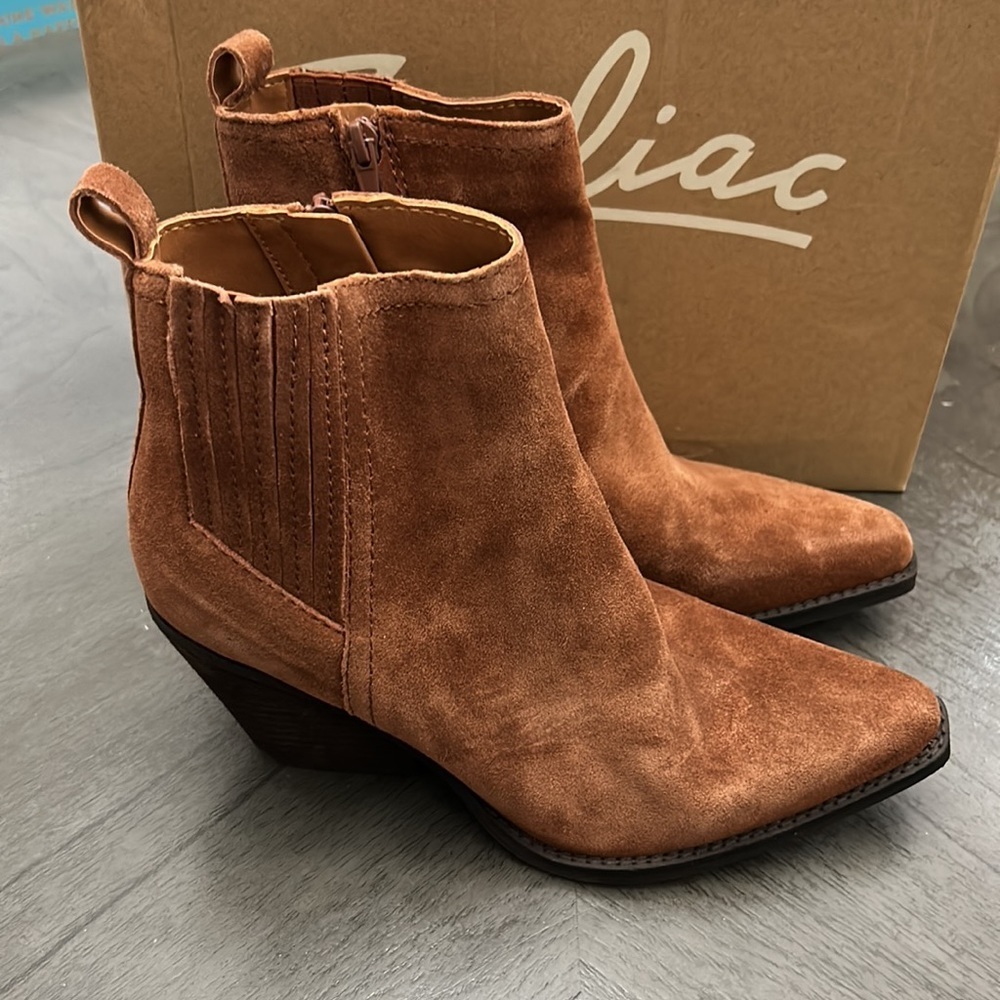 Zodiac Boots Robyn Cognac Suede Heeled Ankle Booties - Picture 4 of 10